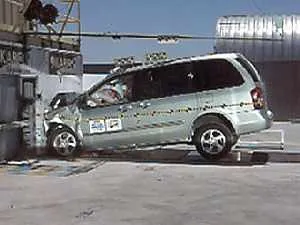 2004 Mazda MPV