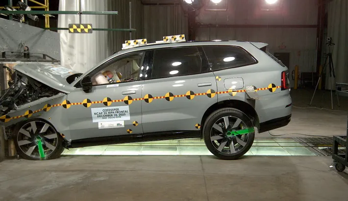 2025 Volvo EX90